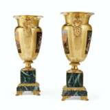 A PAIR JACOB PETIT PORCELAIN GOLD AND FAUX JASPER GROUND VASES ON FIXED STANDS - photo 4