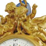 A FINE FRENCH ORMOLU-MOUNTED LAPIS LAZULI AND BLOODSTONE MANTLE CLOCK - Foto 7