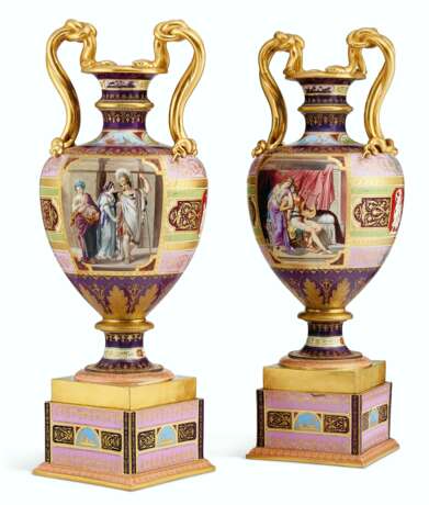 A LARGE PAIR OF VIENNA STYLE PORCELAIN POLYCHROME SNAKE-HANDLED VASES - фото 5