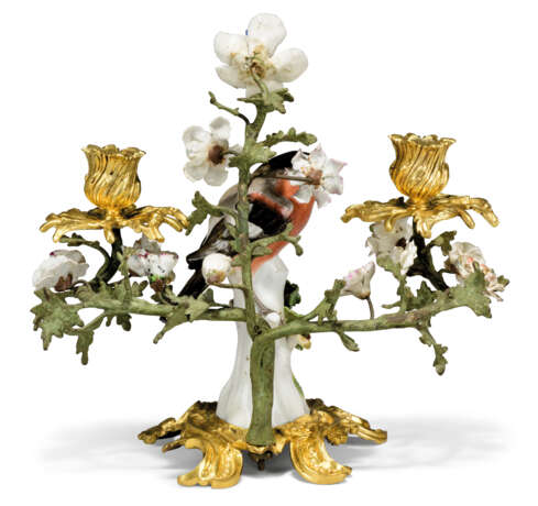 A PAIR OF LOUIS XV PORCELAIN-MOUNTED ORMOLU AND GREEN-PATINATED TWIN-LIGHT CANDELABRA - photo 6