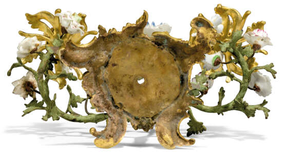 A PAIR OF LOUIS XV PORCELAIN-MOUNTED ORMOLU AND GREEN-PATINATED TWIN-LIGHT CANDELABRA - фото 8
