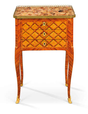 A LATE LOUIS XV ORMOLU-MOUNTED, STAINED FRUITWOOD PARQUETRY AND TULIPWOOD TABLE A ECRIRE - photo 1