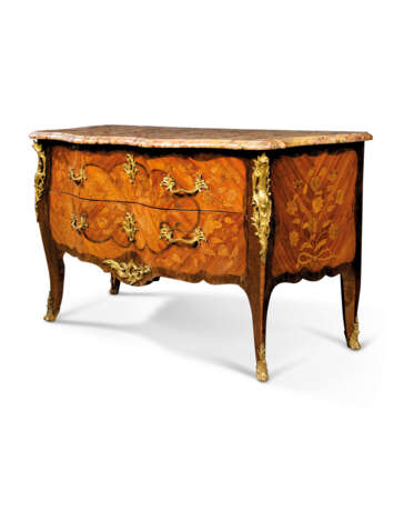 A LOUIS XV ORMOLU-MOUNTED KINGWOOD, AMARANTH AND FLORAL MARQUETRY COMMODE - фото 2