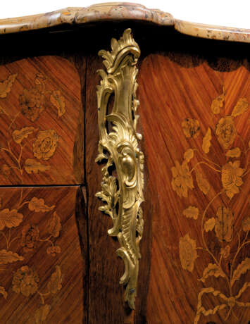 A LOUIS XV ORMOLU-MOUNTED KINGWOOD, AMARANTH AND FLORAL MARQUETRY COMMODE - photo 6