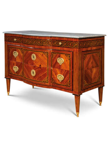 A NORTH ITALIAN STAINED FRUITWOOD AND ROSEWOOD PARQUETRY TULIPWOOD COMMODE - Foto 3