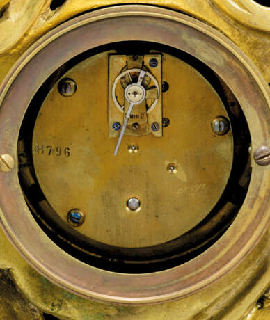 A LOUIS XV-STYLE ORMOLU-MOUNTED TURQUOISE-GROUND PORCELAIN MANTEL CLOCK - фото 4