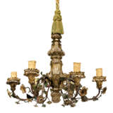 A PAIR OF NORTH ITALIAN GILT-VARNISHED-SILVERED ('MECCA') AND TOLE SIX-LIGHT CHANDELIERS - Foto 3