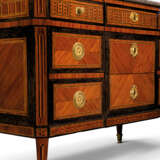 A LOUIS XVI ORMOLU-MOUNTED PARQUETRY-INLAID BLACK OAK, TULIPWOOD AND CHERRY BREAKFRONT COMMODE - фото 3