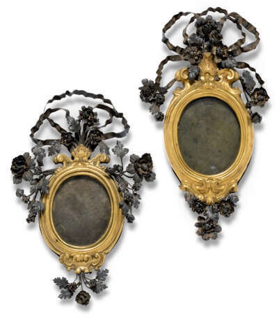 A PAIR OF ITALIAN WHITE-METAL-MOUNTED, GILT-COPPER FRAMES - фото 1