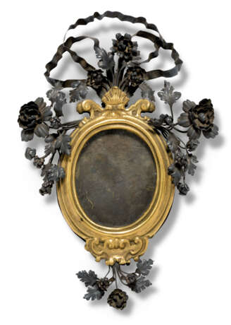 A PAIR OF ITALIAN WHITE-METAL-MOUNTED, GILT-COPPER FRAMES - фото 2