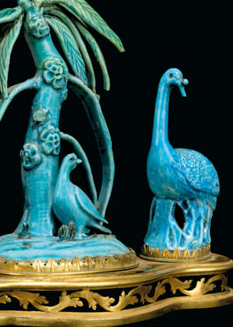 A LOUIS XV ORMOLU CENTREPIECE MOUNTED WITH CHINESE TURQUOISE-GLAZED PORCELAIN - photo 2