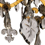 A LARGE ITALIAN CUT-GLASS AND GILT-IRON EIGHT-LIGHT CHANDELIER - Foto 2