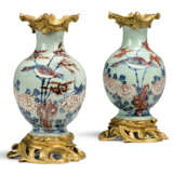 A PAIR OF LOUIS XV-STYLE ORMOLU-MOUNTED CHINESE UNDERGLAZE BLUE AND COPPER-RED CELADON PORCELAIN VASES - фото 1