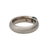 Ring mit ovalem Saphircabochon flankiert von 2 Brillanten, zusammen ca. 0,35 ct - Foto 3