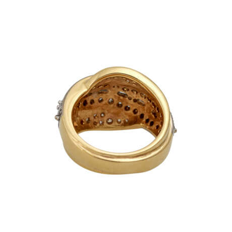 Ring mit Diamanten im Baguetteschliff, zusammen ca. 0,35 ct - photo 4