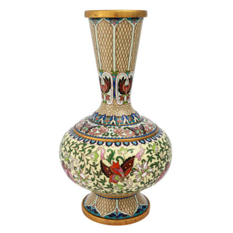 CHINA Paar Cloisonné-Vasen, 20. Jahrhundert. - Foto 2
