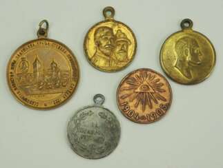 Russland / Serbien: Lot von 5 Medaillen. Diverse. Zustand: II