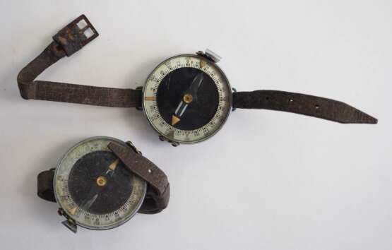 Sowjetunion: Kompass - 2 Exemplare. Je mit Armband. Zustand: II - фото 1