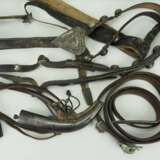 Kaukasisch: Zaumzeug und Ausrüstung eines Unteroffiziers. Ledernes Zaumzeug mit Metallmontierungen - Foto 1