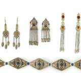 Drei Paar Ohrgehänge und ein Gürtel aus Silber, teils im Kazak-Stil - фото 1