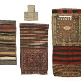 Vier geknüpfte Taschen, unter anderem kleine Namakdan - фото 2