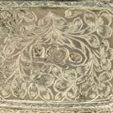 Feiner Schreibzeugbehälter aus Silber mit Kalligraphie und floralem Dekor - Foto 6