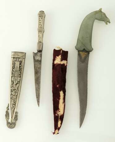 Dolch mit Jadehandhabe in Form eines Pferdekopfes und Messer mit Scheide - Foto 2