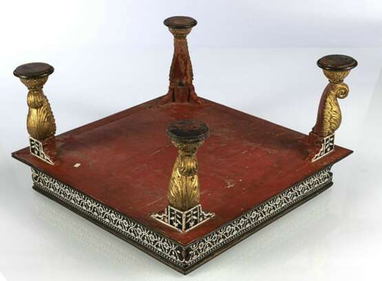 Flacher Schach-Tisch aus Holz mit Elfenbeineinlagen, die Füße vergoldet - photo 2