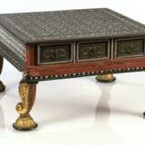 Flacher Schach-Tisch aus Holz mit Elfenbeineinlagen, die Füße vergoldet - фото 4