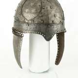 Spangenhelm aus Stahl mit Kufi-Bordüre im Form eines Balden-Helm - photo 3