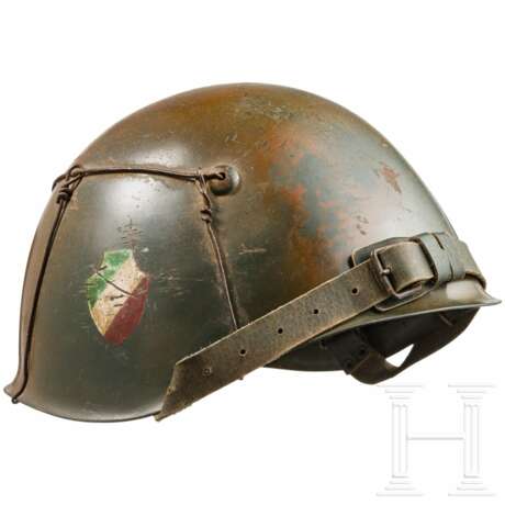 Stahlhelm der Divisione Italia in Tarnfarben, um 1943 - photo 1