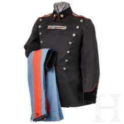 Uniformensemble eines Generals aus der Regierungszeit des Königs Umberto II. von Savoyen (1904-83)