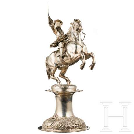 Monumentale silberne Reiterfigur zu Ehren des Großen Kurfürsten Friedrich Wilhelm (1620 - 1688), deutsch, um 1900 - фото 4