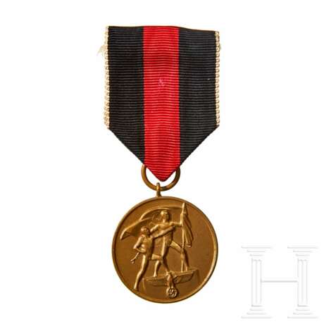 Allach-Ehrenpreisteller, Polizei-Schiführer-Abzeichen und weitere Auszeichnungen eines Gendarmerie-Offiziers - photo 19