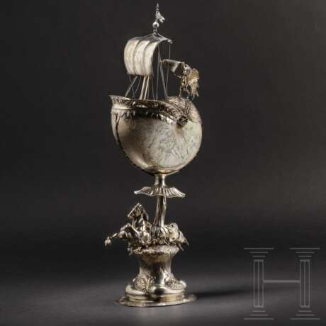 Außergewöhnlicher Nautilus-Pokal mit Hippokamp, flämisch, 2. Hälfte 19. Jahrhundert - фото 1