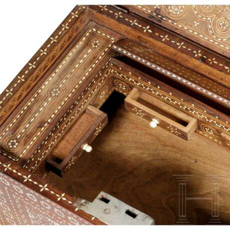 Fein mit Bein eingelegte Reise-Schreibkassette im Mudejar-Stil, Südspanien, 18./frühes 19. Jahrhundert - Foto 4
