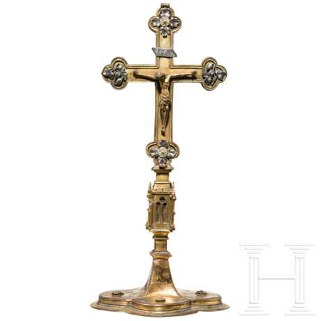 Spätgotisches Kruzifix mit Reliquienbehälter, deutsch, 16. Jahrhundert - photo 1