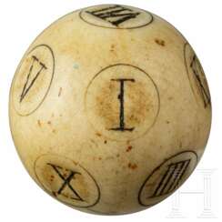 Seltener Barock-Spielball mit römischen Ziffern von I bis XII, England, 18. Jahrhundert