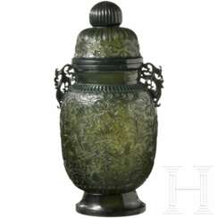 Große Vase aus geschnittener Jade, China, 19. Jahrhundert