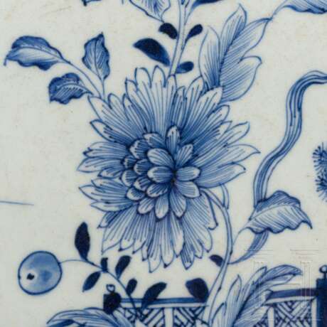 Großer blau-weißer Porzellanteller, China, Qianlong-Zeit, 18. Jahrhundert - photo 4
