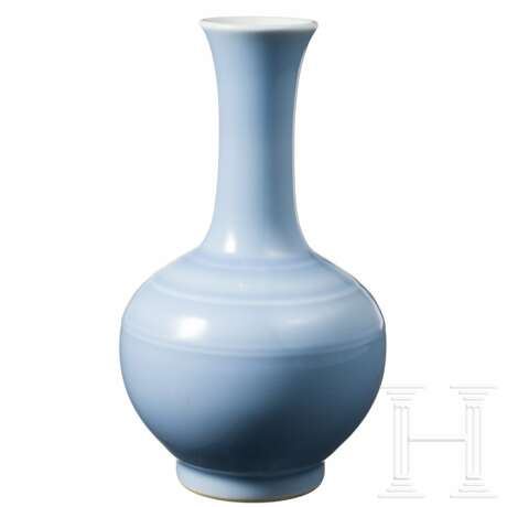 Schöne hellblau glasierte Vase mit Tongzhi-Marke, China, Tongzhi-Ära, 1861 - 1875 - photo 2