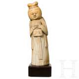 Elfenbeinfigur einer Frau mit Flöte, Ming-Dynastie - Foto 1