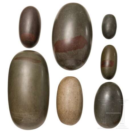 Sept pierres de lingam, Inde, 1ère moitié du 20e siècle - photo 1