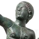 Anmutige Bronzefigur eines siegreichen Wettkämpfers, römisch, 2. Jahrhundert n. Chr. - фото 6