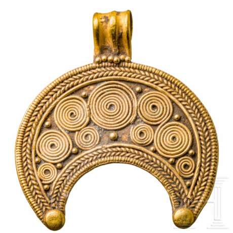 Feines goldenes Lunula-Amulett, römisch, 1. - 3. Jahrhundert - photo 1