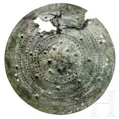 Bronzener Kardiophylax, Mittelitalien, Villanova-Kultur, 8. Jahrhundert vor Christus