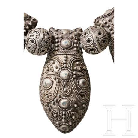 Frühslawische silberne Halskette, vergleichbar einer Halskette aus dem Kreml-Schatzfund, Russland, 12. Jahrhundert - photo 3