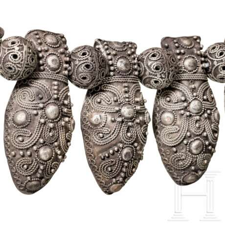 Frühslawische silberne Halskette, vergleichbar einer Halskette aus dem Kreml-Schatzfund, Russland, 12. Jahrhundert - фото 4
