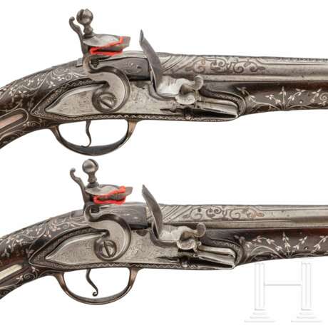 Ein Paar silbermontierte Steinschloss-Orientpistolen, osmanisch, um 1820/30 - photo 5