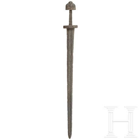 Wikingisches Schwert mit Silberdrahteinlagen, Nordeuropa, 10. Jahrhundert - photo 2